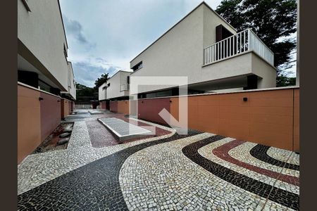 Casa de condomínio à venda com 531m², 4 quartos e 4 vagas Casa de condomínio à venda com 531m², 4 quartos e 4 vagasÁrea Comum