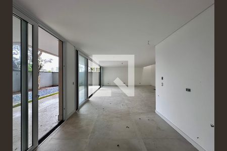 Casa de condomínio à venda com 531m², 4 quartos e 4 vagas Casa de condomínio à venda com 531m², 4 quartos e 4 vagasCozinha