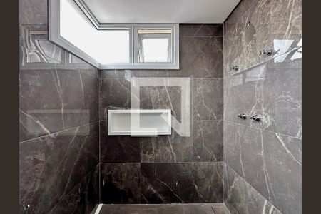 Casa de condomínio à venda com 531m², 4 quartos e 4 vagas Casa de condomínio à venda com 531m², 4 quartos e 4 vagasBanheiro Suíte 1