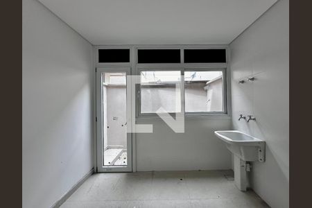 Casa de condomínio à venda com 531m², 4 quartos e 4 vagas Casa de condomínio à venda com 531m², 4 quartos e 4 vagasÁrea de Serviço