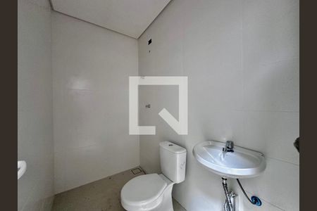 Casa de condomínio à venda com 531m², 4 quartos e 4 vagas Casa de condomínio à venda com 531m², 4 quartos e 4 vagasBanheiro de Serviço