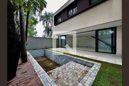 Casa de condomínio à venda com 531m², 4 quartos e 4 vagas Casa de condomínio à venda com 531m², 4 quartos e 4 vagasPiscina