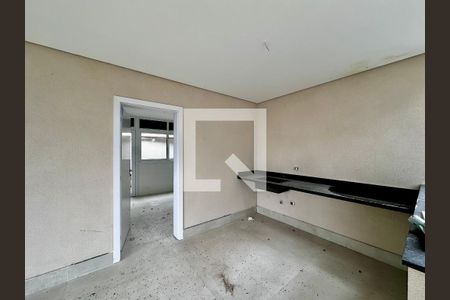 Casa de condomínio à venda com 531m², 4 quartos e 4 vagas Casa de condomínio à venda com 531m², 4 quartos e 4 vagasQuintal