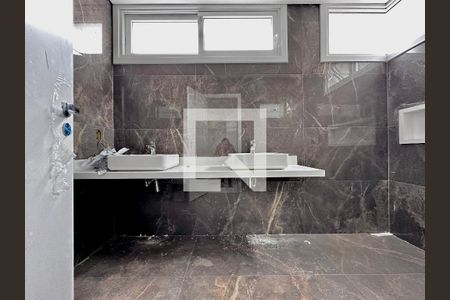 Casa de condomínio à venda com 531m², 4 quartos e 4 vagas Casa de condomínio à venda com 531m², 4 quartos e 4 vagasBanheiro Suíte 1