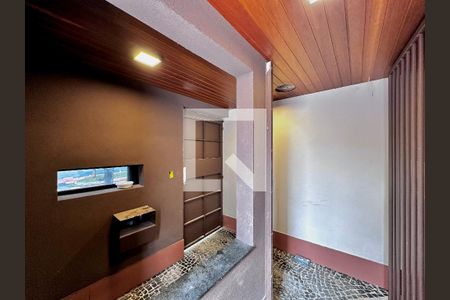 Casa de condomínio à venda com 531m², 4 quartos e 4 vagas Casa de condomínio à venda com 531m², 4 quartos e 4 vagasEntrada Condomínio