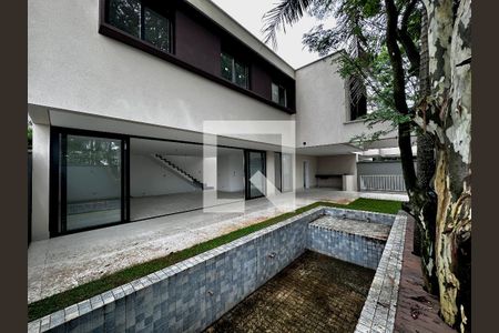 Casa de condomínio à venda com 531m², 4 quartos e 4 vagas Casa de condomínio à venda com 531m², 4 quartos e 4 vagasPiscina