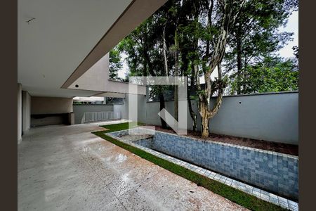 Casa de condomínio à venda com 531m², 4 quartos e 4 vagas Casa de condomínio à venda com 531m², 4 quartos e 4 vagasQuintal