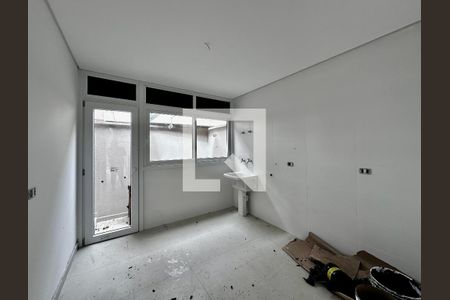 Casa de condomínio à venda com 531m², 4 quartos e 4 vagas Casa de condomínio à venda com 531m², 4 quartos e 4 vagasÁrea de Serviço