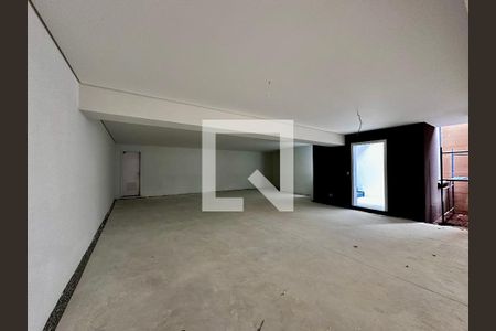 Casa de condomínio à venda com 531m², 4 quartos e 4 vagas Casa de condomínio à venda com 531m², 4 quartos e 4 vagasGaragem