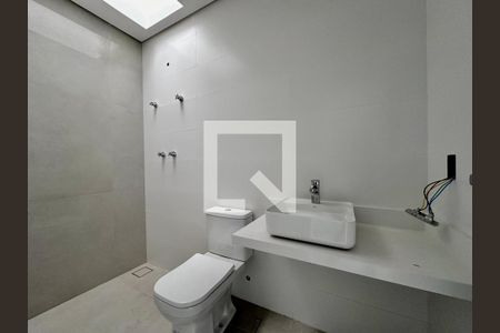 Casa de condomínio à venda com 531m², 4 quartos e 4 vagas Casa de condomínio à venda com 531m², 4 quartos e 4 vagasBanheiro Suíte 3