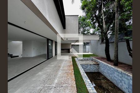Casa de condomínio à venda com 531m², 4 quartos e 4 vagas Casa de condomínio à venda com 531m², 4 quartos e 4 vagasQuintal