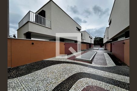 Casa de condomínio à venda com 531m², 4 quartos e 4 vagas Casa de condomínio à venda com 531m², 4 quartos e 4 vagasÁrea Comum