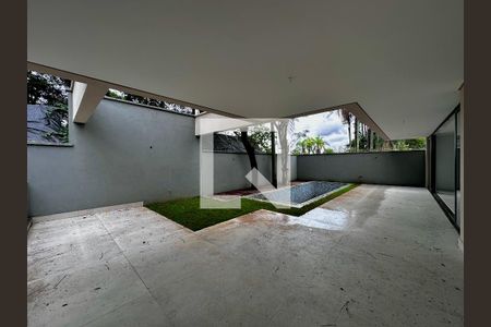 Casa de condomínio à venda com 531m², 4 quartos e 4 vagas Casa de condomínio à venda com 531m², 4 quartos e 4 vagasQuintal