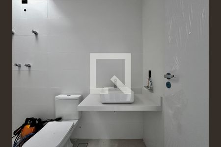 Casa de condomínio à venda com 531m², 4 quartos e 4 vagas Casa de condomínio à venda com 531m², 4 quartos e 4 vagasBanheiro Suíte 2