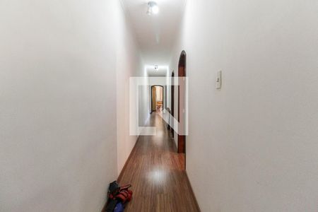 Casa à venda com 376m², 4 quartos e 4 vagas Casa à venda com 376m², 4 quartos e 4 vagasCorredor