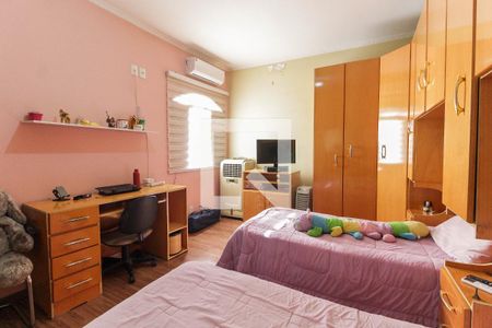 Casa à venda com 376m², 4 quartos e 4 vagas Casa à venda com 376m², 4 quartos e 4 vagasQuarto 3