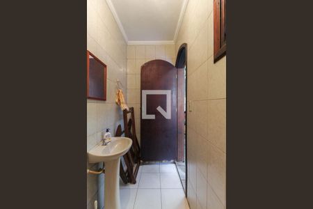 Casa à venda com 376m², 4 quartos e 4 vagas Casa à venda com 376m², 4 quartos e 4 vagasBanheiro de serviço