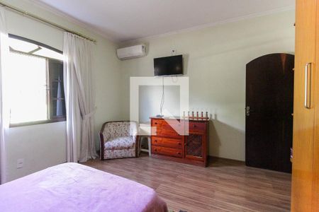 Casa à venda com 376m², 4 quartos e 4 vagas Casa à venda com 376m², 4 quartos e 4 vagasQuarto 4