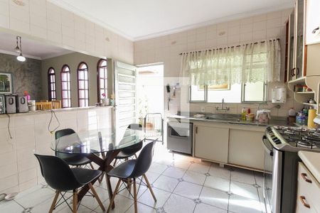 Casa à venda com 376m², 4 quartos e 4 vagas Casa à venda com 376m², 4 quartos e 4 vagasCozinha