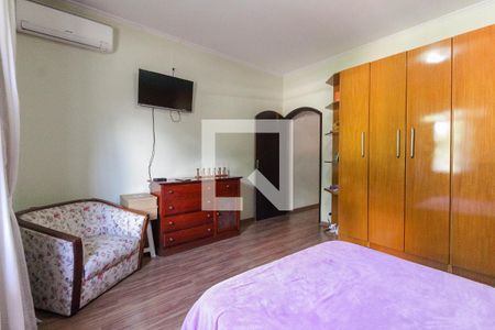 Casa à venda com 376m², 4 quartos e 4 vagas Casa à venda com 376m², 4 quartos e 4 vagasQuarto 4