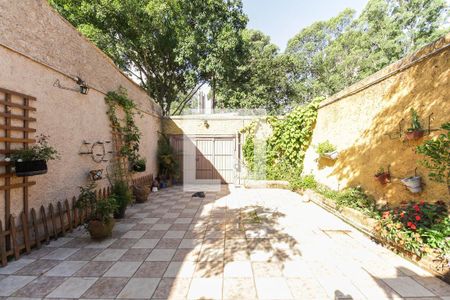 Casa à venda com 376m², 4 quartos e 4 vagas Casa à venda com 376m², 4 quartos e 4 vagasEntrada 2