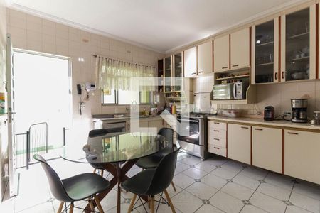 Casa à venda com 376m², 4 quartos e 4 vagas Casa à venda com 376m², 4 quartos e 4 vagasCozinha