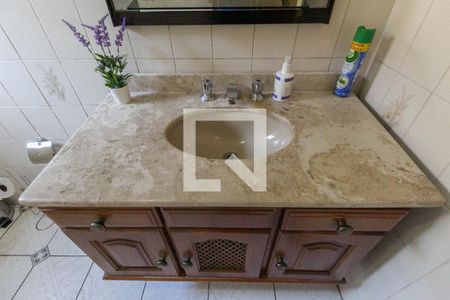 Casa à venda com 376m², 4 quartos e 4 vagas Casa à venda com 376m², 4 quartos e 4 vagasBanheiro Social 2