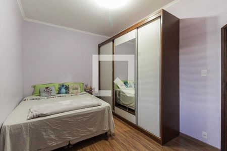 Casa à venda com 376m², 4 quartos e 4 vagas Casa à venda com 376m², 4 quartos e 4 vagasQuarto 2