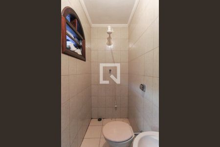 Casa à venda com 376m², 4 quartos e 4 vagas Casa à venda com 376m², 4 quartos e 4 vagasBanheiro de serviço