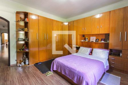 Casa à venda com 376m², 4 quartos e 4 vagas Casa à venda com 376m², 4 quartos e 4 vagasQuarto 4