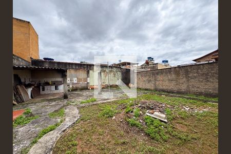 Casa de condomínio à venda com 360m², 3 quartos e 4 vagasQuintal 