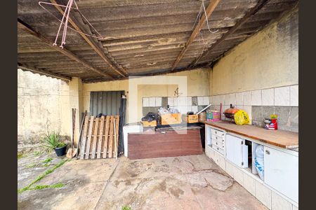 Casa de condomínio à venda com 360m², 3 quartos e 4 vagasQuintal 