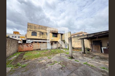 Casa de condomínio à venda com 360m², 3 quartos e 4 vagasQuintal 