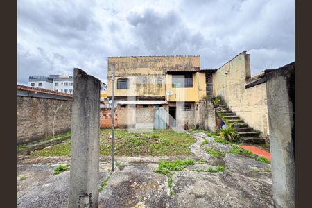 Casa de condomínio à venda com 360m², 3 quartos e 4 vagasQuintal 