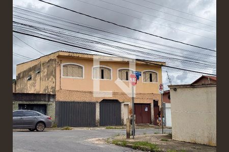 Casa de condomínio à venda com 360m², 3 quartos e 4 vagasFachada