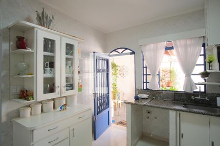 Casa à venda com 250m², 4 quartos e 4 vagasCozinha