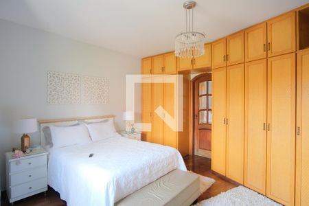 Casa à venda com 250m², 4 quartos e 4 vagasSuíte