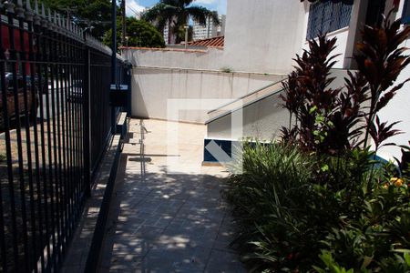 Casa para alugar com 165m², 2 quartos e 6 vagasÁREA EXTERNA FRENTE