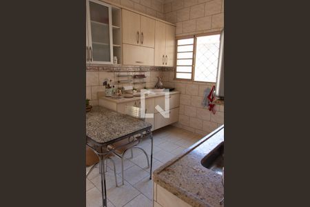 Casa para alugar com 165m², 2 quartos e 6 vagasCOZINHA