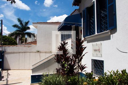 Casa para alugar com 165m², 2 quartos e 6 vagasÁREA EXTERNA FRENTE