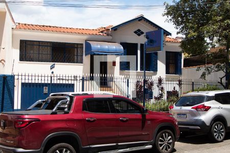 Casa para alugar com 165m², 2 quartos e 6 vagasFACHADA