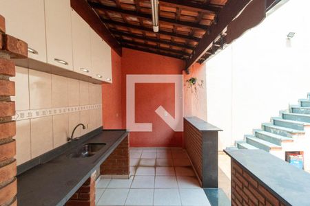 Casa à venda com 200m², 5 quartos e 2 vagas Casa à venda com 200m², 5 quartos e 2 vagasQuintal