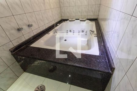 Casa à venda com 200m², 5 quartos e 2 vagas Casa à venda com 200m², 5 quartos e 2 vagasBanheiro da Suíte