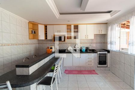 Casa à venda com 200m², 5 quartos e 2 vagas Casa à venda com 200m², 5 quartos e 2 vagasCozinha 1
