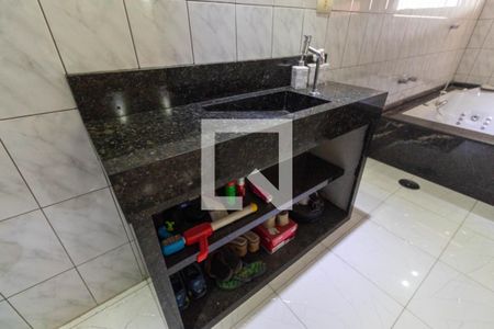 Casa à venda com 200m², 5 quartos e 2 vagas Casa à venda com 200m², 5 quartos e 2 vagasBanheiro da Suíte