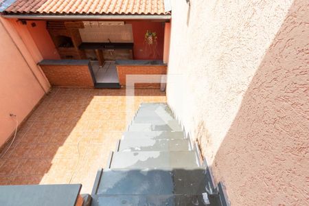 Casa à venda com 200m², 5 quartos e 2 vagas Casa à venda com 200m², 5 quartos e 2 vagasEscada