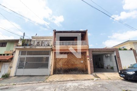 Casa à venda com 200m², 5 quartos e 2 vagas Casa à venda com 200m², 5 quartos e 2 vagasFachada