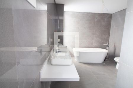 Casa à venda com 686m², 4 quartos e 4 vagasBanheiro da Suíte 4