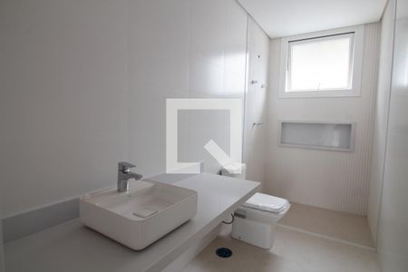 Casa à venda com 686m², 4 quartos e 4 vagasBanheiro da Suíte 2