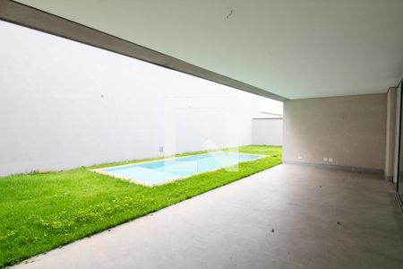 Casa à venda com 686m², 4 quartos e 4 vagasJardim / Piscina